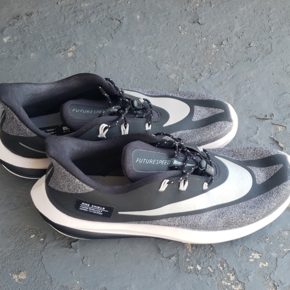 Nike - Picture 6 of 8